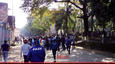 ছাত্রলীগের দু&rsquo;পক্ষে ধাওয়া-পাল্টা ধাওয়া