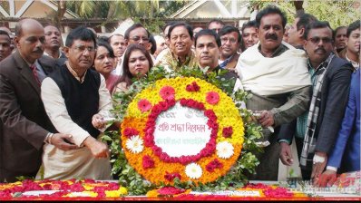 বঙ্গবন্ধু শেখ মুজিবুর রহমানের সমাধিতে শ্রদ্ধা নিবেদন করেন প্রতিমন্ত্রী কাজী কেরামত আলী