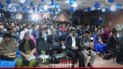 ইস্ট ওয়েস্টে বসন্তকালীন সেমিস্টারের নবীন বরণ