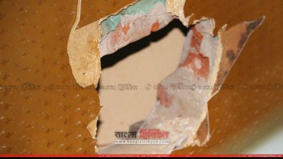দেয়াল ভেঙে চুরি করা হয় বলে ধারণা করা হয় 