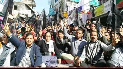 কর্মসূচিতে পুলিশ বাধা দিলে সড়কে অবস্থান নেন বিএনপি নেতাকর্মীরাঙ
