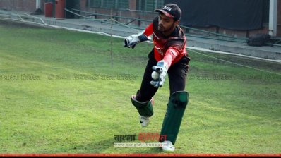 ঢাকা মেট্রোর হয়ে বয়সভিত্তিক ক্রিকেটে ডিসমিসালের রেকর্ড গড়েছেন তিনি