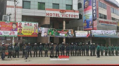 বিএনপির কেন্দ্রীয় কার্যালয়ের সামনে অতিরিক্ত পুলিশ