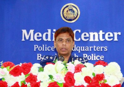 সংবাদ সম্মেলনে আইজিপি এ কে এম শহীদুল হক
