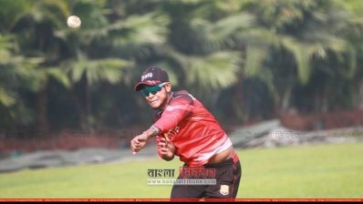 বাঁহাতি পেসার হলেও তার প্রিয় বোলার মাশরাফি