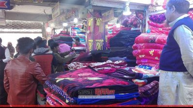 বঙ্গবাজারে কম্বল বিক্রির দোকান