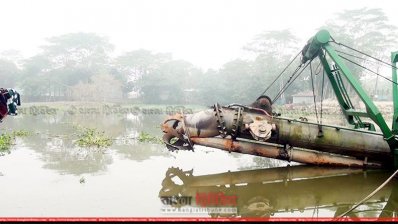 খুলনা পাউবোর ড্রেজার