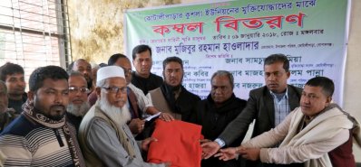 মুক্তিযোদ্ধাদের মাঝে কম্বল বিতরণ