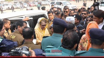 আদালতে খালেদা জিয়া