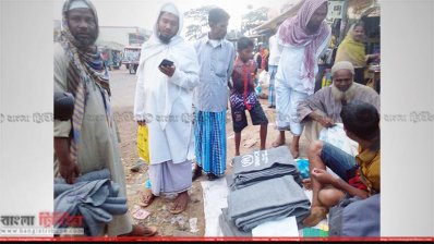 ত্রাণে পাওয়া কম্বল বিক্রি