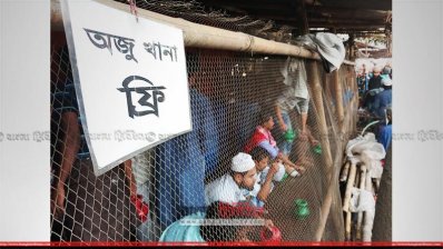 মুসল্লিদের সেবায় বিনামূল্যে ওযুর পানি বিতরণ