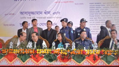 অনুষ্ঠানে অন্যান্যের মধ্যে আসাদুজ্জামান খাঁন কামাল (ছবি- প্রতিনিধি)