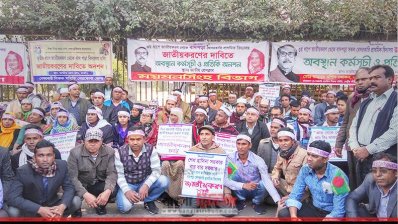 প্রেসক্লাবের সামনে কর্মসূচিতে বেসরকারি প্রাথমিক বিদ্যালয়ের শিক্ষকরা