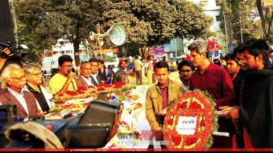 শওকত আলীর প্রতি শ্রদ্ধা জানাচ্ছেন গণসংহতি আন্দোলনের প্রধান সমন্বয়কারী জোনায়েদ সাকি