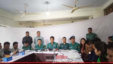 ডবলমুরিং থানায় অনুষ্ঠিত সংবাদ সম্মেলন 