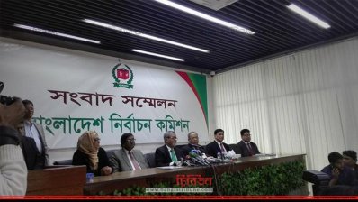 রাষ্ট্রপতি নির্বাচনের তফসিল ঘোষণা করছেন সিইসি কে এম নুরুল হুদা