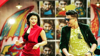 ভিডিওতে টয়া ও অর্ণব