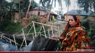 ইউপি মেম্বারের বিরুদ্ধে বসতঘর ভেঙে ফেলার অভিযোগ 