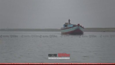 ফসল রক্ষা বাঁধ নির্মাণ করা হচ্ছে কিশোরগঞ্জের হাওরে