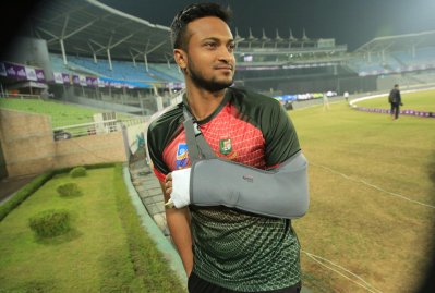 ইনজুরির পর সাকিব (ছবি: বিসিবি)