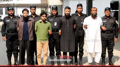 কাকরাইল ও রূপগঞ্জ থেকে অস্ত্রসহ গ্রেফতার চার জঙ্গি