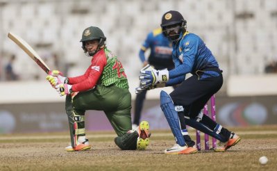 দলের বিপদে দাঁড়াতে পারলেন না মুশফিক