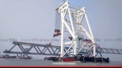 চলছে পদ্মা সেতুর দ্বিতীয় স্প্যান বসানোর কাজ (শনিবার তোলা ছবি)