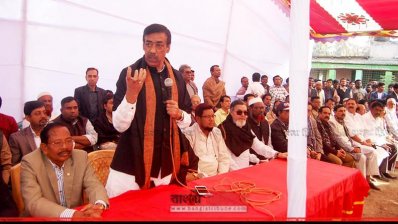 নারায়ণগঞ্জ আওয়ামী লীগের কর্মিসভায় বক্তব্য রাখছেন স্থানীয় সংসদ সদস্য শামীম ওসমান