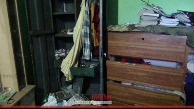 ঘরে ভাঙচুর