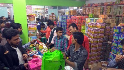 মেলা থেকে বিস্কুট কিনেছেন তো?