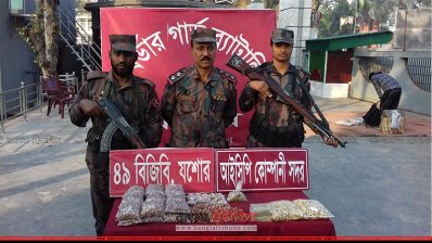 বেনাপোল সীমান্তে ইমিটিশনের অলংকার উদ্ধার