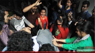 শিক্ষার্থীদের ওপর ছাত্রলীগের হামলা