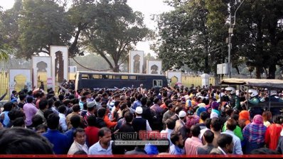 খালেদা জিয়া ফেরার পথে বিএনপিকর্মীদের বিশৃঙ্খলা সৃষ্টির চেষ্টা