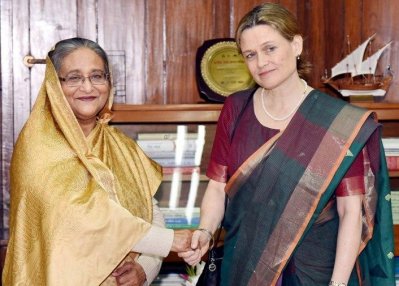 সুইডেনের নবনিযুক্ত রাষ্ট্রদূতের সঙ্গে প্রধানমন্ত্রী, ছবি: ফোকাস বাংলা