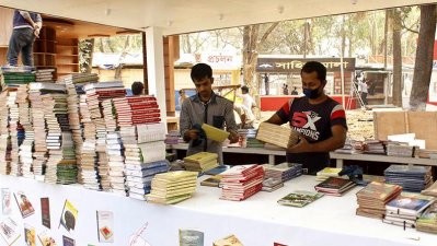মেলাপ্রাঙ্গণে এরই মধ্যে ছড়াতে শুরু করেছে নতুন বইয়ের গন্ধ (ছবি- ফোকাস বাংলা)