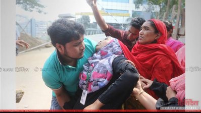 বিজিএমইএ ভবনের সামনে আহত শ্রমিক