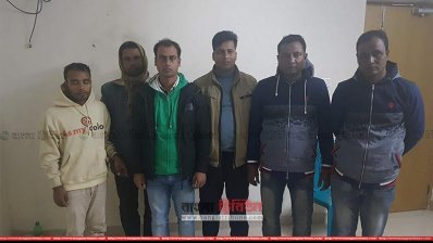ডিবি পরিচয়ে ডাকাতির অভিযোগে গ্রেফতার ব্যক্তিরা