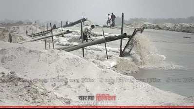 অবৈধভাবে ড্রেজিং মেশিন বসিয়ে বালু উত্তোলন করা হচ্ছে