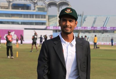 টসের মুহূর্তে মাহমুদউল্লাহ। ছবি-বিসিবি