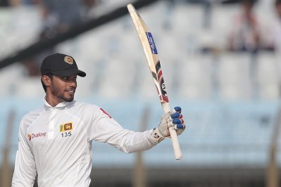 ধনঞ্জয়ার সেঞ্চুরি উদযাপন