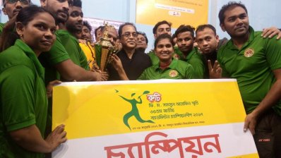 শিরোপা হাতে চ্যাম্পিয়ন আনসারের শাপলা