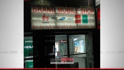 সাইনবোর্ডে বাড়ছে ইংরেজির ব্যবহার
