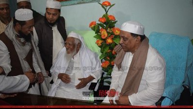 হেফাজত আমিরকে দেখতে গেলেন স্বরাষ্ট্রমন্ত্রী 