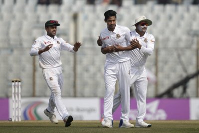 ৩০৮ রানের দ্বিতীয় উইকেট জুটি ভাঙলেন মোস্তাফিজ