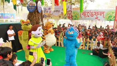 সিসিমপুরের চার চরিত্র একসঙ্গে মঞ্চে (ছবি- ফোকাস বাংলা)
