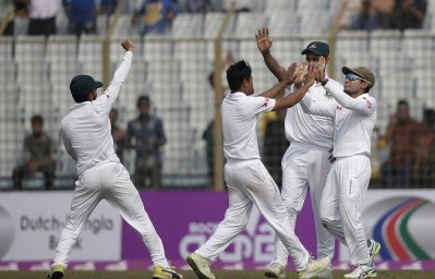 দ্বিতীয় সেশনের শুরুতেই বাংলাদেশের উইকেট উৎসব