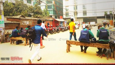 হোটেল লা মেরিডিয়ানের সামনে পুলিশে অবস্থান