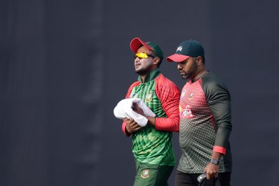 আঙুলে ব্যথা নিয়ে মাঠ ছেড়েছিলেন সাকিব