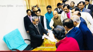 রাষ্ট্রপতি পদে মনোনয়নপত্র জমা দেওয়া হচ্ছে