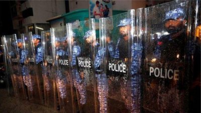 মালদ্বীপের সুপ্রিম কোর্ট ঘিরে রেখেছে পুলিশ